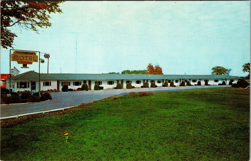 Vacationland Motel (Carousel Motel) - Vintage Postcard